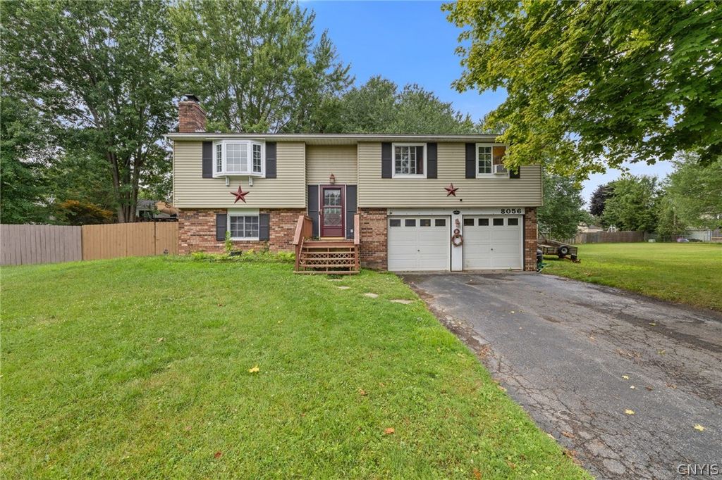 8056 Beacon Hill Circle, Clay, NY 13090