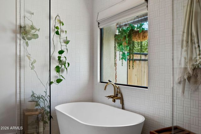 1441 E CAROLINE Lane, Tempe, AZ 85284