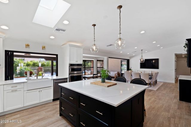 1441 E CAROLINE Lane, Tempe, AZ 85284