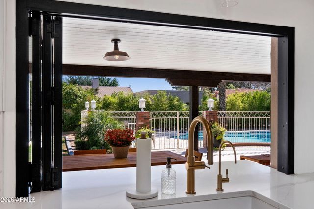 1441 E CAROLINE Lane, Tempe, AZ 85284