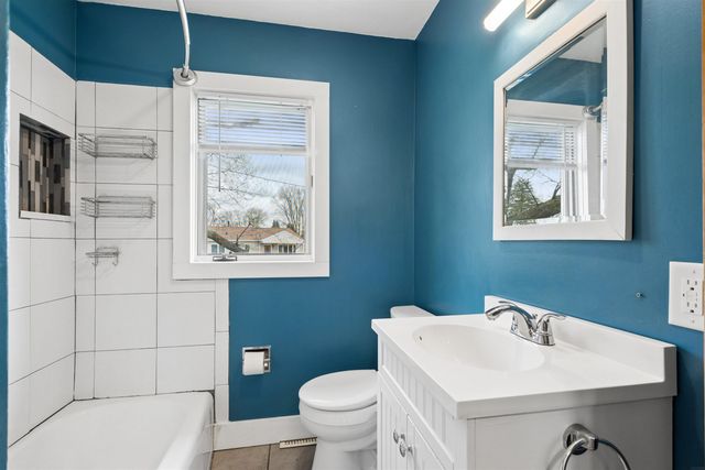 940 Littlefield Road, Waterloo, IA 50701