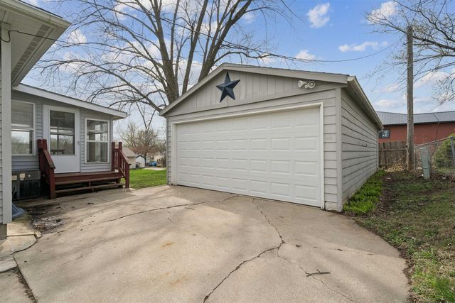 940 Littlefield Road, Waterloo, IA 50701