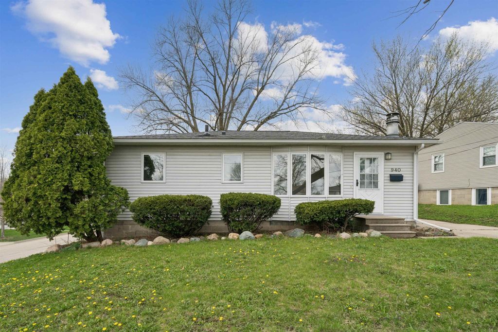 940 Littlefield Road, Waterloo, IA 50701