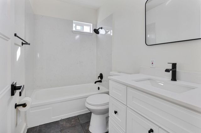 2514 W Monterey Ave, Stockton, CA 95204