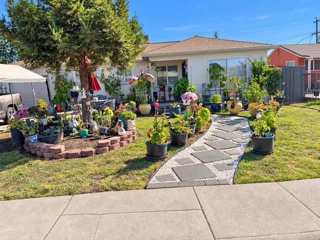 2514 W Monterey Ave, Stockton, CA 95204