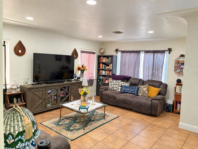 2514 W Monterey Ave, Stockton, CA 95204