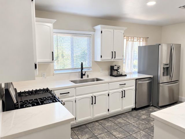 2514 W Monterey Ave, Stockton, CA 95204