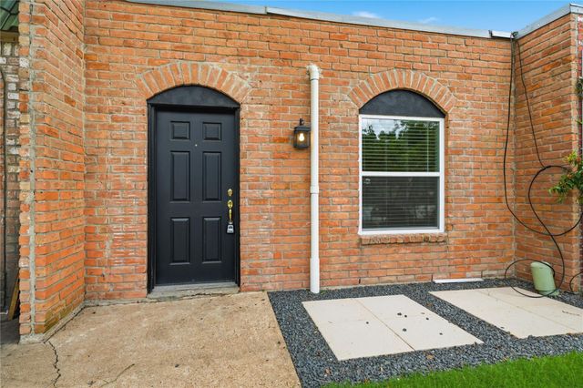 1405 Shadowdale Drive 23, Houston, TX 77043