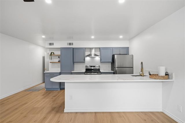 1405 Shadowdale Drive 23, Houston, TX 77043