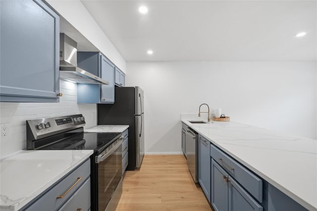 1405 Shadowdale Drive 23, Houston, TX 77043