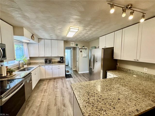 4732 Bunker Hill LN, Virginia Beach, VA 23462