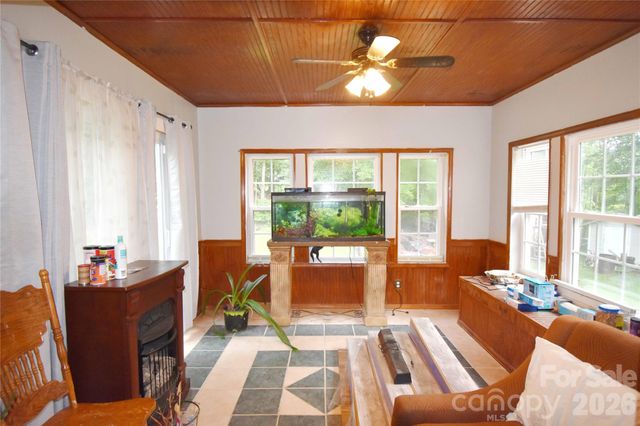 1515 States Avenue, Morganton, NC 28655