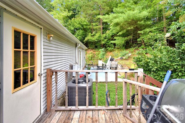 1515 States Avenue, Morganton, NC 28655