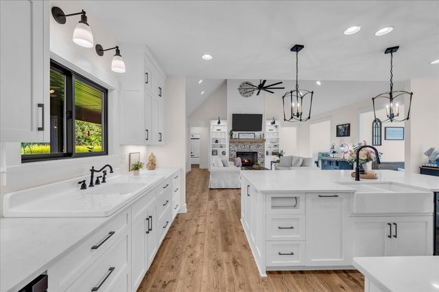 781 Brassfield Rd, Hillsboro, TN 37342