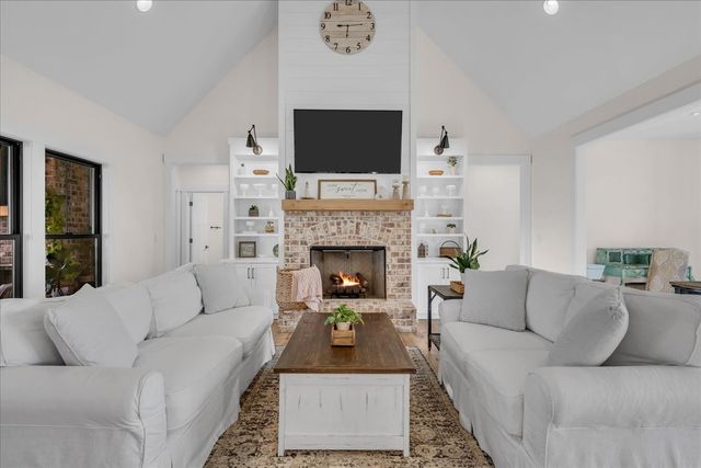 781 Brassfield Rd, Hillsboro, TN 37342