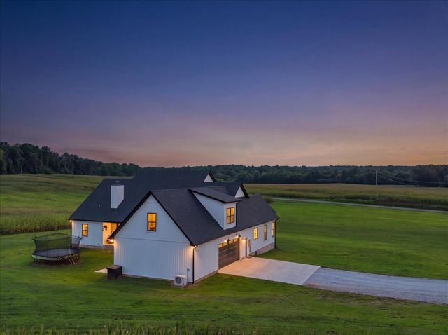 781 Brassfield Rd, Hillsboro, TN 37342