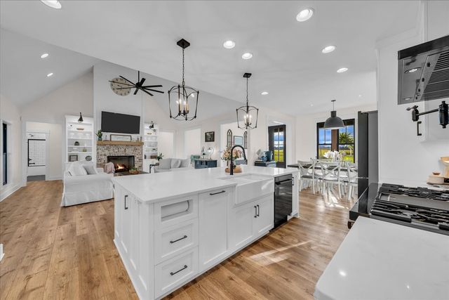781 Brassfield Rd, Hillsboro, TN 37342