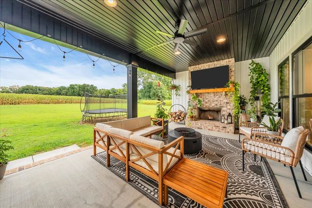 781 Brassfield Rd, Hillsboro, TN 37342