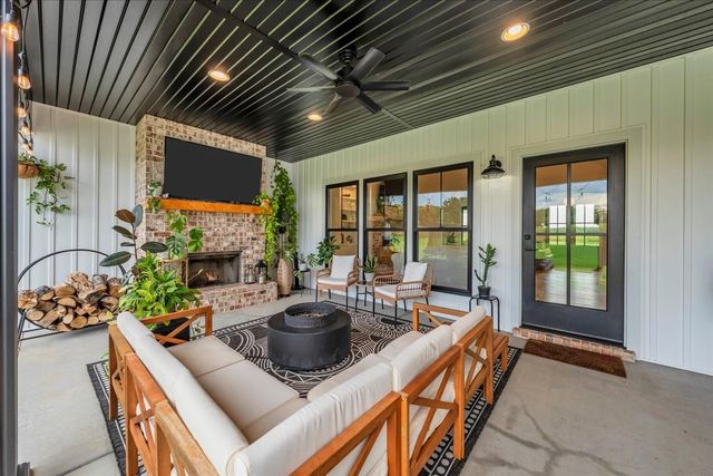 781 Brassfield Rd, Hillsboro, TN 37342