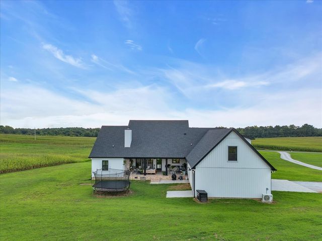 781 Brassfield Rd, Hillsboro, TN 37342