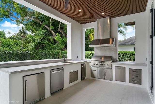 9405 SW 72nd Ct, Pinecrest, FL 33156