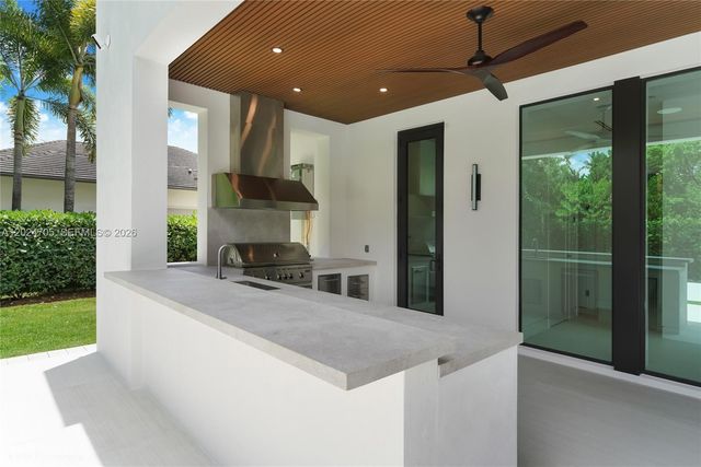 9405 SW 72nd Ct, Pinecrest, FL 33156