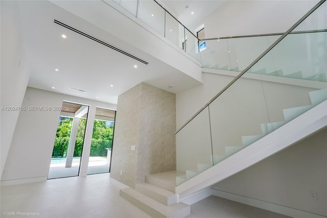 9405 SW 72nd Ct, Pinecrest, FL 33156
