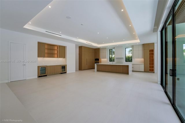 9405 SW 72nd Ct, Pinecrest, FL 33156