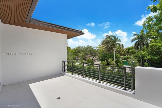 9405 SW 72nd Ct, Pinecrest, FL 33156