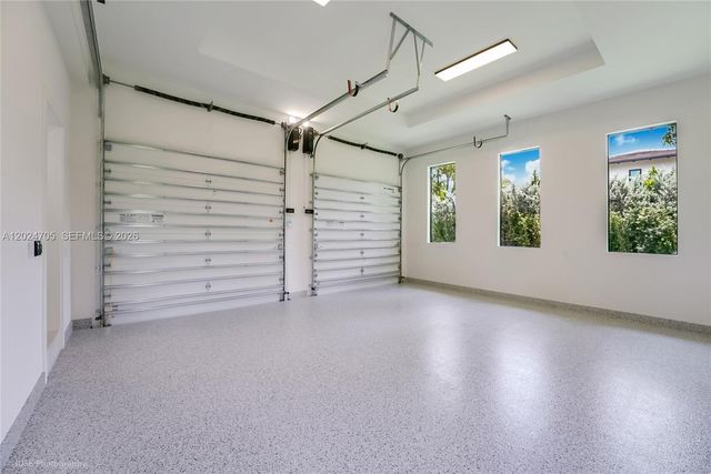 9405 SW 72nd Ct, Pinecrest, FL 33156