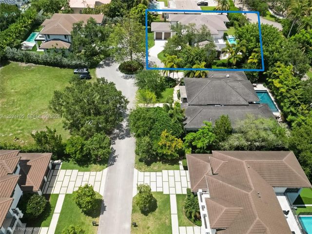 9405 SW 72nd Ct, Pinecrest, FL 33156