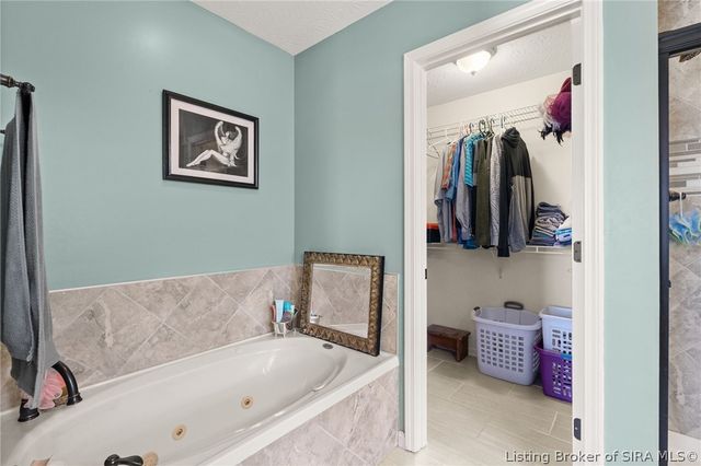 3106 Timberlake Court, Jeffersonville, IN 47130