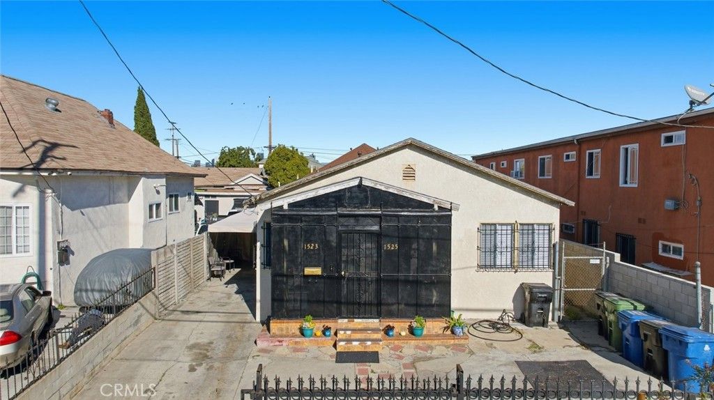 1523 E Vernon, Los Angeles, CA 90011