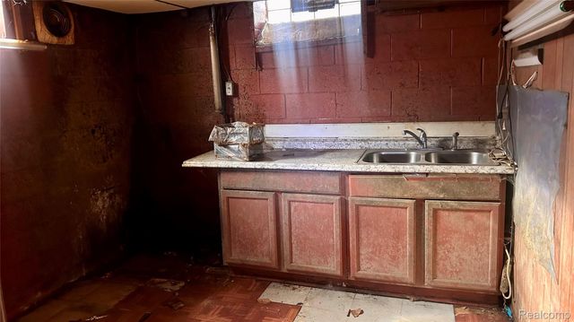 24955 Beierman Avenue, Warren, MI 48091