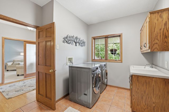 8761 Inverness Road, Woodbury, MN 55125