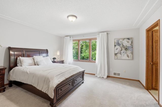 8761 Inverness Road, Woodbury, MN 55125