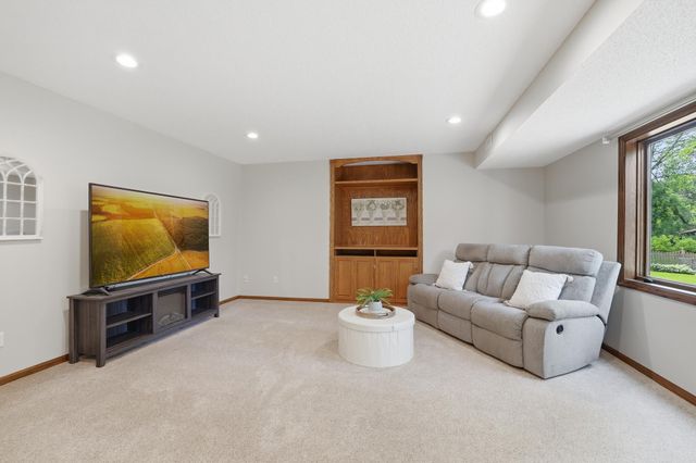 8761 Inverness Road, Woodbury, MN 55125