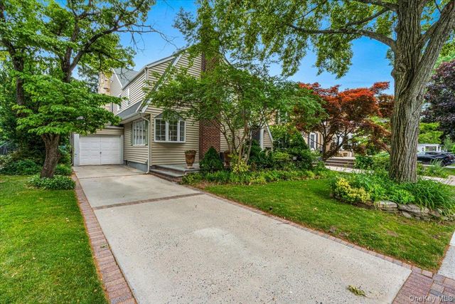 84 Fernwood Terrace, Garden City, NY 11530