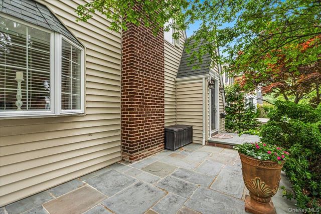 84 Fernwood Terrace, Garden City, NY 11530
