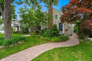 84 Fernwood Terrace, Garden City, NY 11530