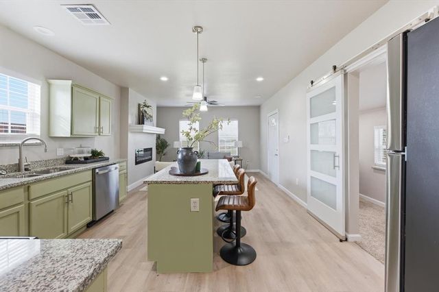 411 W Springer Avenue, Guthrie, OK 73044