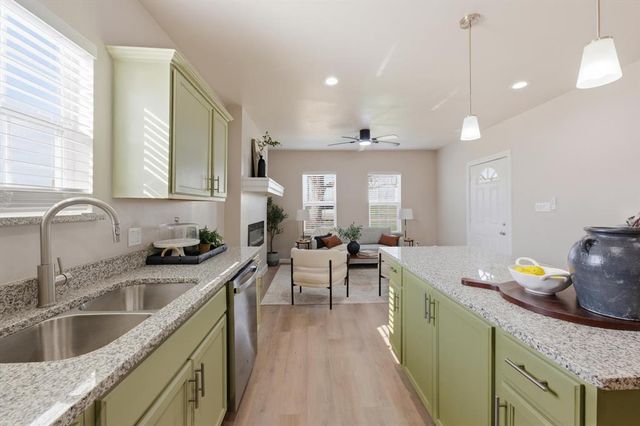 411 W Springer Avenue, Guthrie, OK 73044