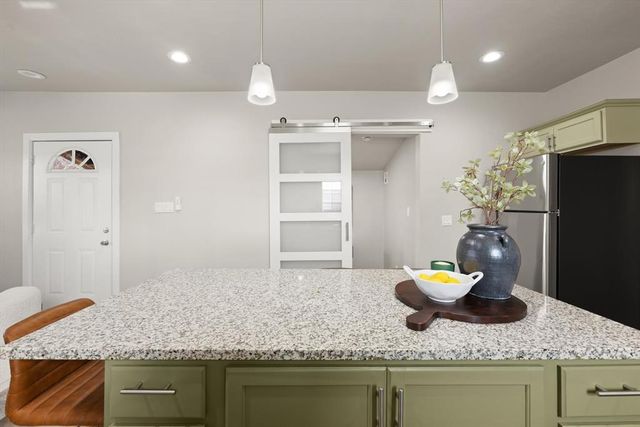 411 W Springer Avenue, Guthrie, OK 73044