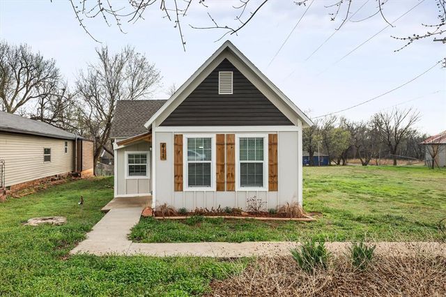 411 W Springer Avenue, Guthrie, OK 73044