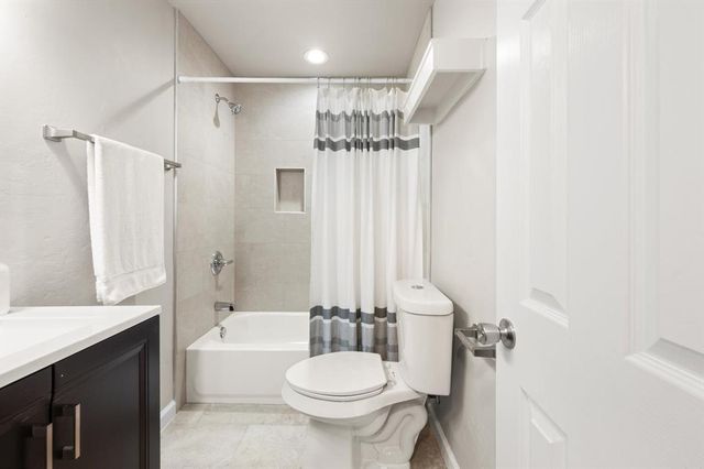 411 W Springer Avenue, Guthrie, OK 73044