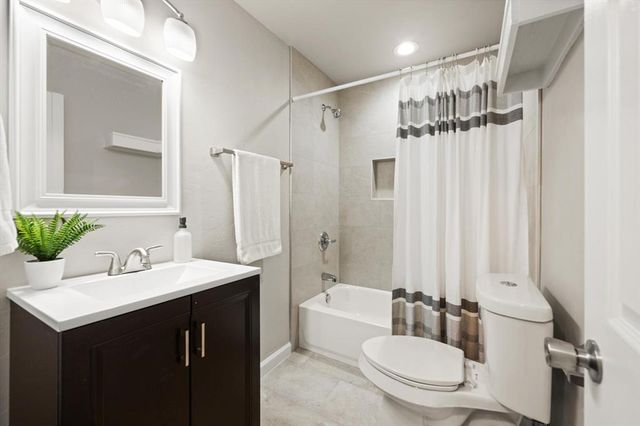 411 W Springer Avenue, Guthrie, OK 73044