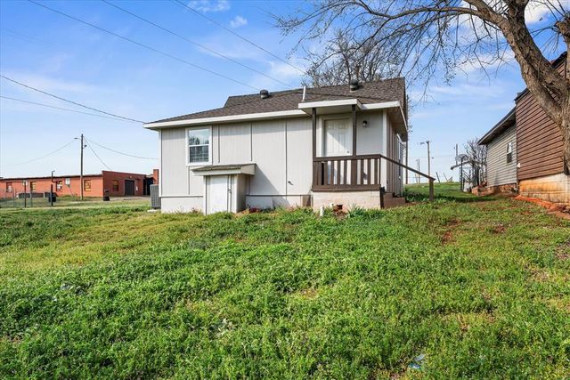 411 W Springer Avenue, Guthrie, OK 73044