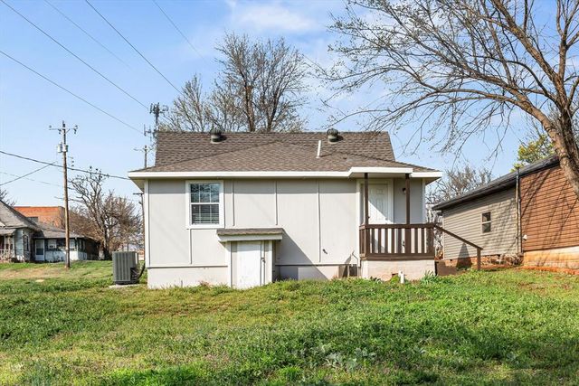 411 W Springer Avenue, Guthrie, OK 73044
