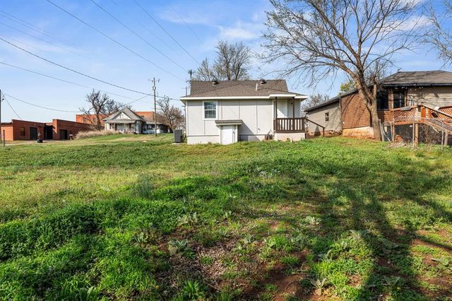 411 W Springer Avenue, Guthrie, OK 73044