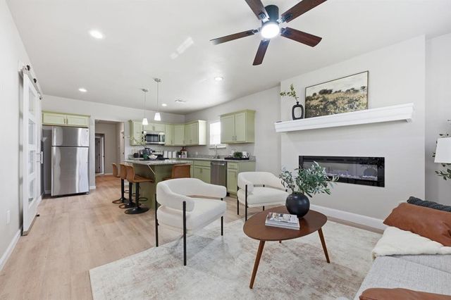 411 W Springer Avenue, Guthrie, OK 73044